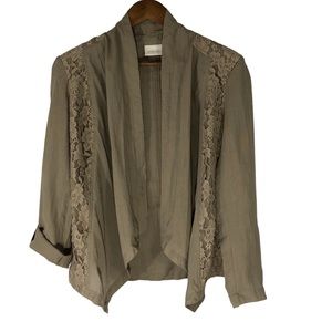 Chico’s Lightweight Blazer Snaps to Raise Sleeve with Lace, Shoulder Pads Size L